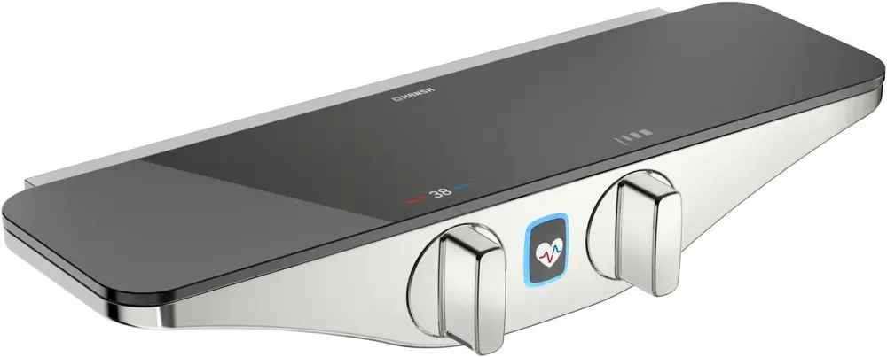Brausebatterie in Chrom und Grau, mit zwei Drehreglern zur Temperatur- und Wasserflusssteuerung, hergestellt von HANSA, mit digitaler Temperaturanzeige.